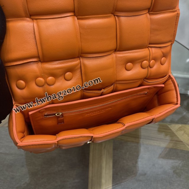 Bottega veneta高端女包 96008橙色 寶緹嘉新款枕頭鏈條包 BV經典款單肩斜挎手提女包  gxz1232